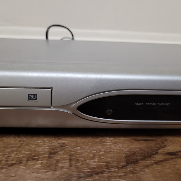 SV2000 WV10D6 DVD Recorder DVR Includes Av Cord - Picture 4 of 9